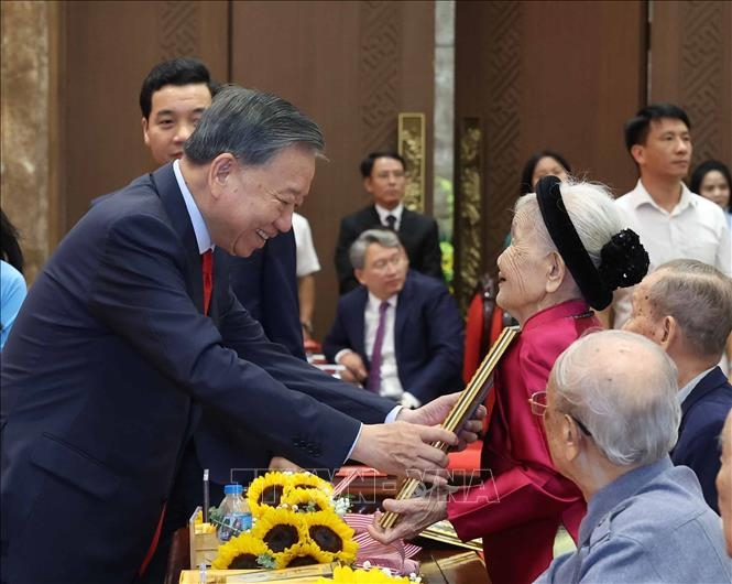 Tổng Bí thư, Chủ tịch nước Tô Lâm dự Lễ trao tặng Huy hiệu Đảng tại Đảng bộ TP Hà Nội